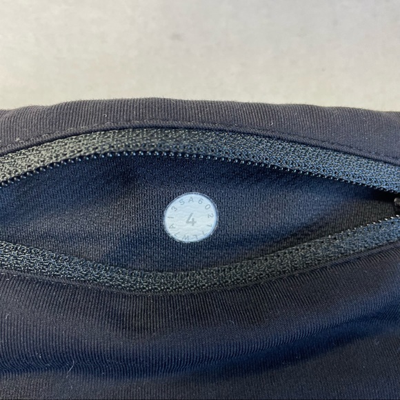Lululemon Speed Short (Perforated 2.5") Size 4 - Picture 7 of 8